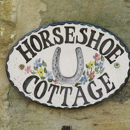 Horseshoe Apartment